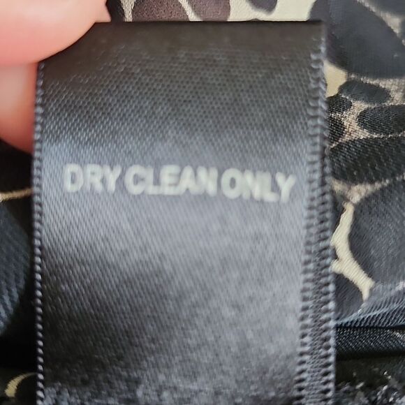 Black & Cream Circle Pattern Faux Wrap Silk Sleeveless Blouse, Peplum, M - Picture 6 of 6